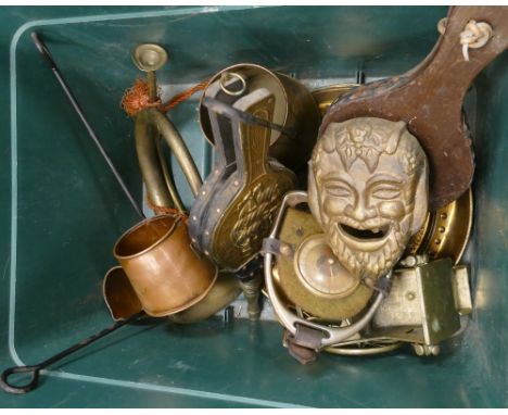 A collection of brass ware items to include: hunting horn, carriage, bellows, wall plaques etc
