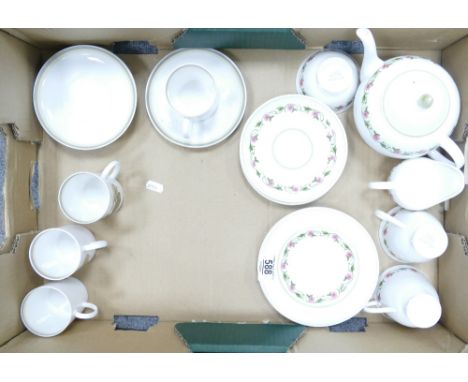 Susie Cooper Tea for Two Floral Set: together with similar coffee cans and saucers in the nasturtium design(17)