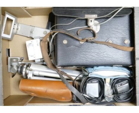 A collection of Camera and Vintage Tech equipment to include: tripods, title framer adaptor, Braun F21 flash unit &amp; grip,