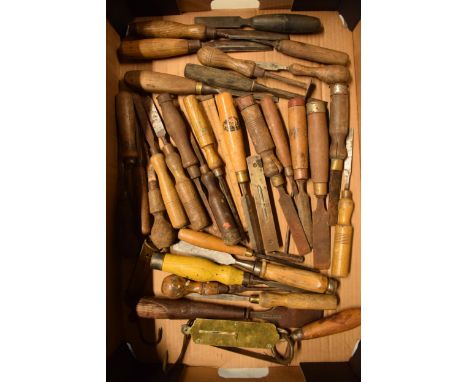 A quantity of vintage chisels and tools of varying forms and sizes (Qty).  