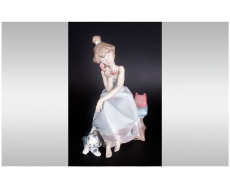 Lladro Figure ' Girl on Telephone ' Chit-Chat. Model Num.5466, Issue 1988. Height 7.75 Inches, Mint Condition. 