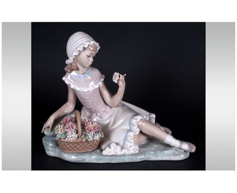 Lladro Figure ' Admiration ' Model Num.4907. Issued 1974-1985. Height 6.5 Inches. Tip of Finger Missing To Right Hand, High A
