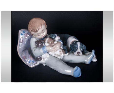 Lladro Figure ' Sweet Dreams ' Model 1535, Issued 1988. Height 4 Inches, Mint Condition. 