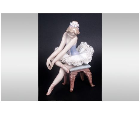 Lladro Figure ' Opening Night ' Model Num.5498. Issued 1988. Height 6.25 Inches. 