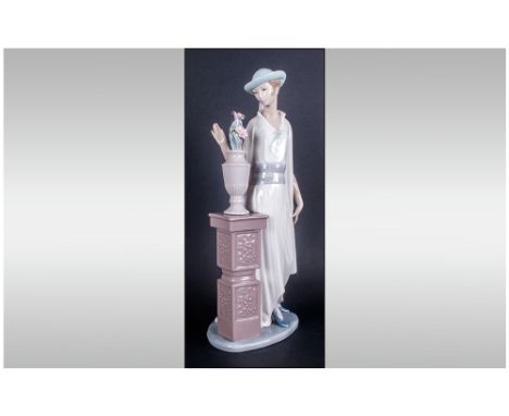 Lladro Figure ' Flapper ' Model Num.5175. Issued 1982-1995. Mint Condition, Stands 15.25 Inches High. 