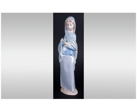 Lladro Figurine ' Girl With Calla Lilies ' Model Num.4650. Issued 1969-1998. Mint Condition. Height 9 Inches. 