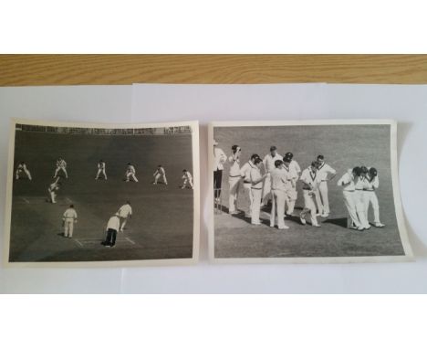 CRICKET, scarce press photos, Australian Touring team to South Africa (Simpson's XI) v Australian Touring team to New Zealand