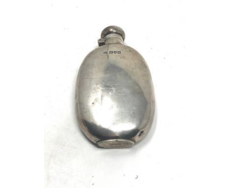 Silver hip flask London silver hallmarks weight 121g,&nbsp;Age related ware, has a few noticeable dents, light surface marks 