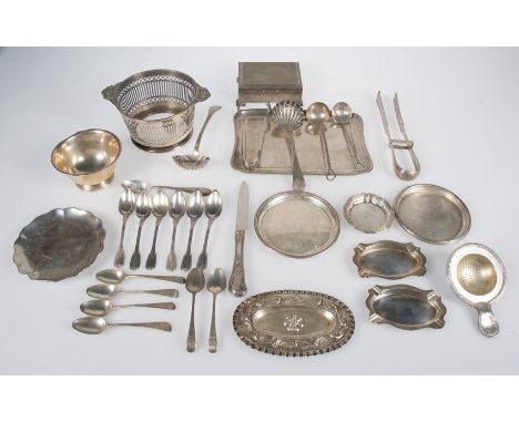 Set of various silverware pieces. 1900-1950.Comprises: A sterling silver flower pot stand base, a tea strainer, a pair of ash