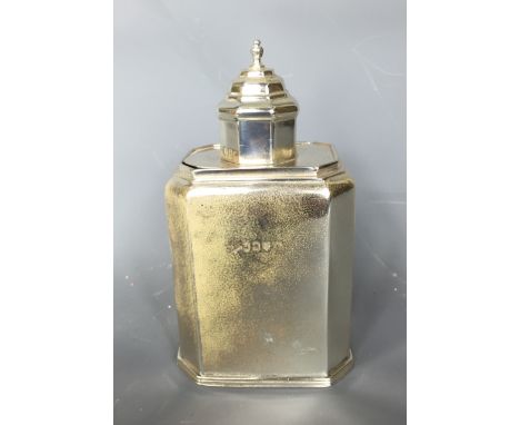 JAYS OF LONDON, AN EARLY 20TH CENTURY BRITANNIA SILVER FLASK Of octagonal form, the lid with acorn finial over stepped design