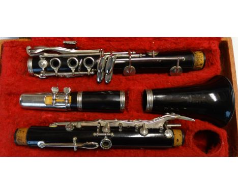 BOOSEY & HAWKES REGENT CLARINET IN CASE 