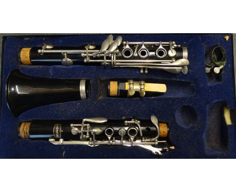 BUNDY CLARINET IN CASE 