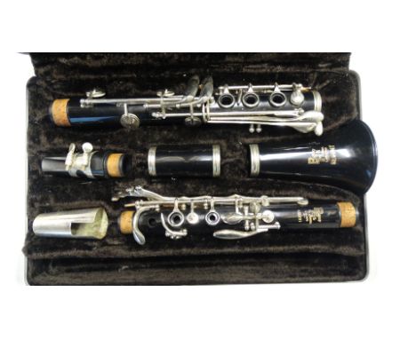BOOSEY & HAWKES REGENT CLARINET IN CASE 