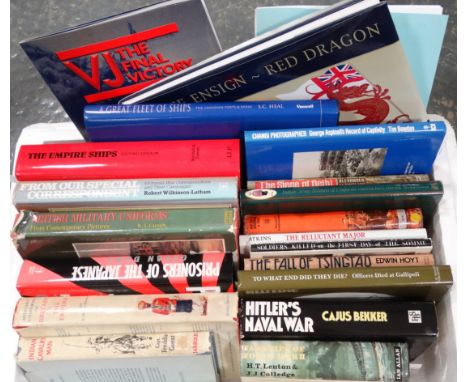 BOX MILITARY BOOKS INC MILITARY UNIFORMS OF THE BRITISH ARMY 