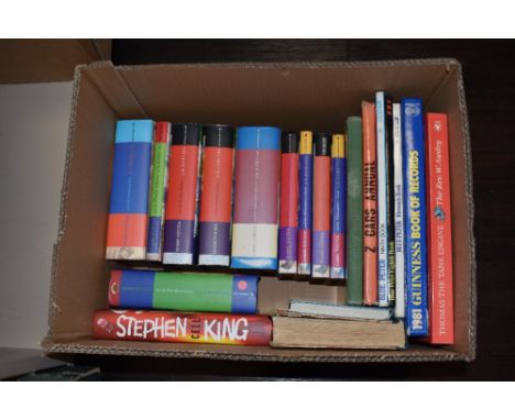 Literature - A box of miscellaneous reading material, Harry Potter hardback books, vintage annuals including Blue Peter, and 