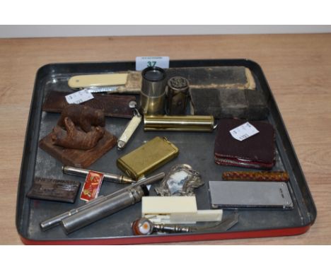 A miscellany of vintage items to include; pen knives, lighter, razor, carved treen bears etc.