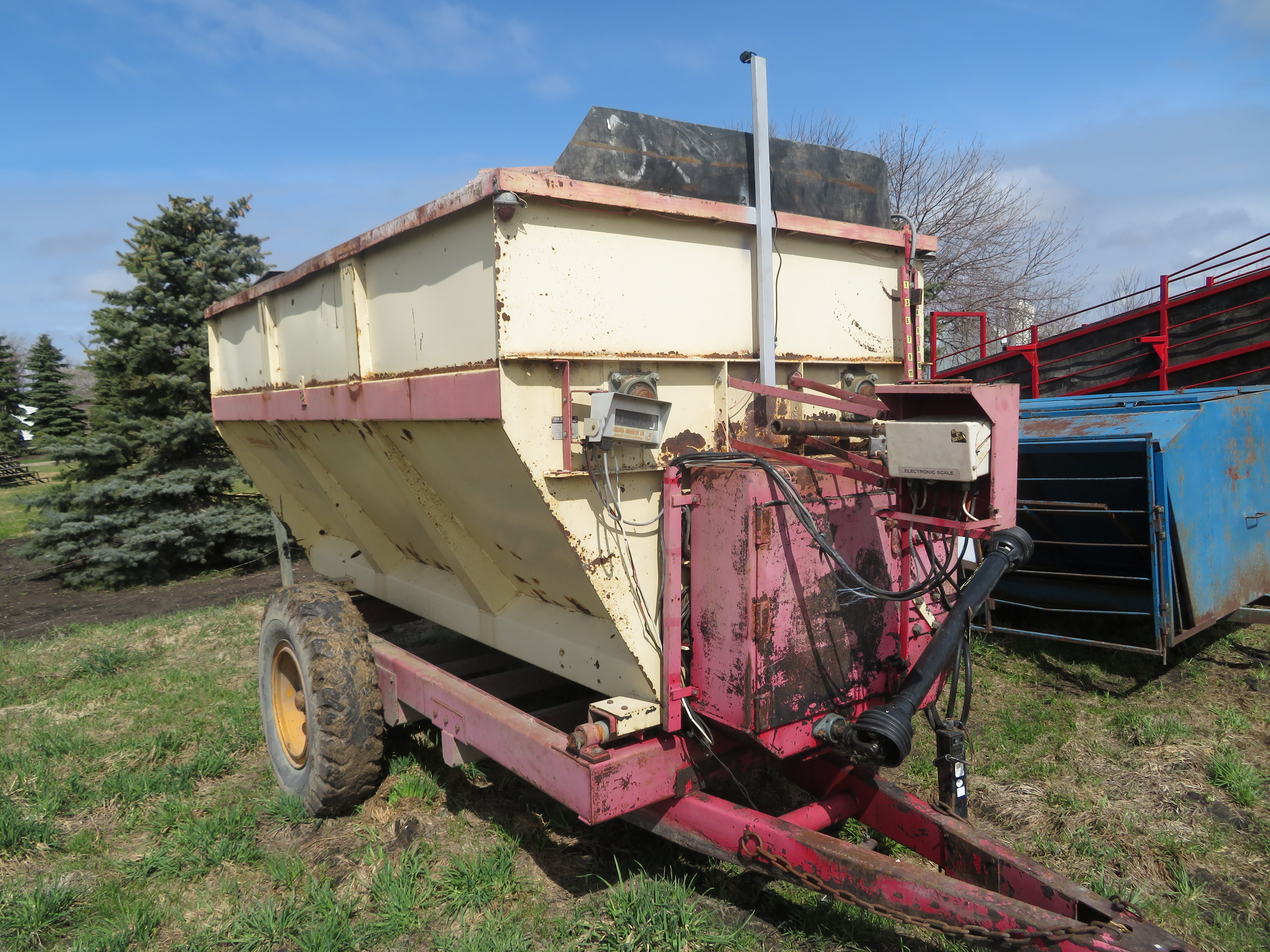 Made in Israel 3 auger horizontal feed mixer wagon