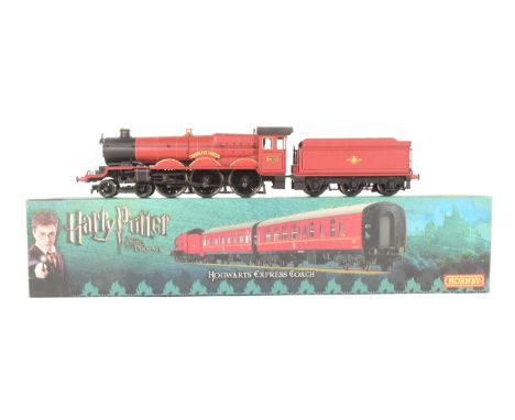 Model Railway - x2 Hornby Harry Potter OO gauge model railway trainset locomotive and rolling stock comprising; Hogwarts Cast