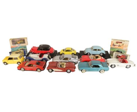 Diecast - a collection of assorted diecast model cars of various scales and makers. Largely 1/18 scale examples to include Ma