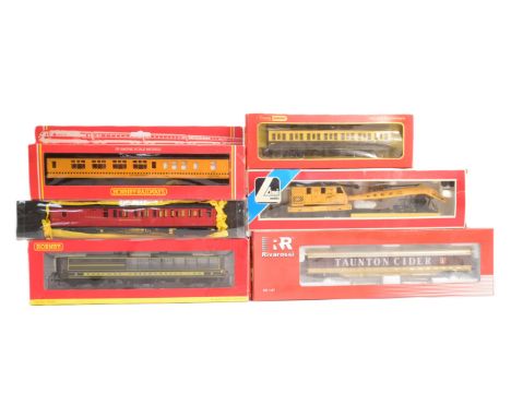 Model Railway - a collection of assorted OO gauge model railway trainset locomotive rolling stock, coaches and carriages to i