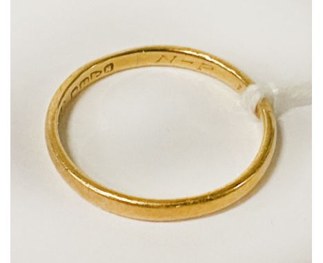 22CT GOLD WEDDING BAND - SIZE O - APPROX 2.5 GRAMS