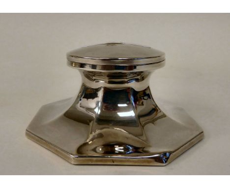 A silver octagonal capstan design inkwell with an outset hinged cap&nbsp; A&amp;J Zimmerman&nbsp; London 1912