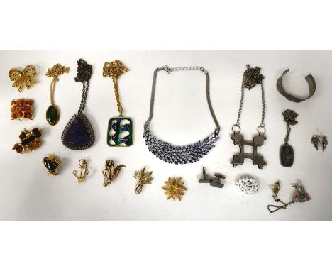 Vintage costume jewellery: to include pendants; and brooches