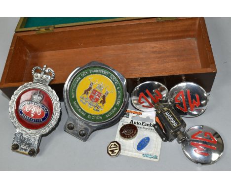 A HINGED WOODEN BOX CONTAINING  20TH CENTURY CAR BADGES, a red and blue enamelled Grenadier Guards association car badge, a N