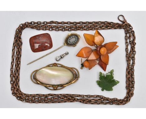 A BAG OF ASSORTED JEWELLERY ITEMS, to include an onyx and blue enamel oval base metal stick pin, a Bakelite flower brooch, fi