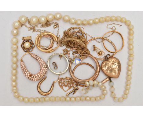 AN ASSORTMENT OF GOLD AND YELLOW METAL JEWELLERY, an AF 22ct gold band ring, hallmarked 22ct Birmingham, approximate gross we