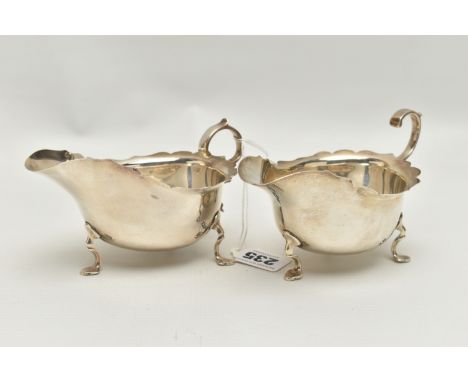 A PAIR OF GEORGE V SILVER SAUCEBOATS, of oval form with wavy rims, S scroll handles, on three cabriole legs with pad feet, ma