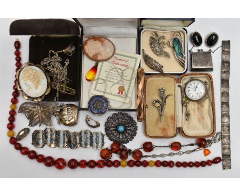 A BAG OF ASSORTED WHITE METAL JEWELLERY, to include a small stamp holder in the form of a purse with kissing clasp, stamped 9