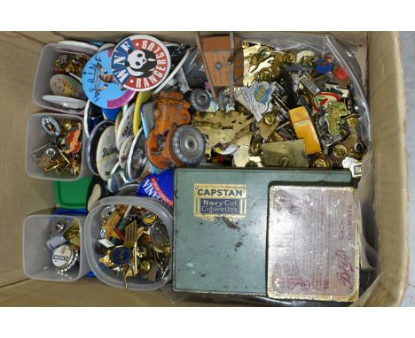 ONE BOX CONTAINING A LARGE COLLECTION OF VINTAGE METAL PIN BADGES, over two hundred badges to include 1970's airline badges, 