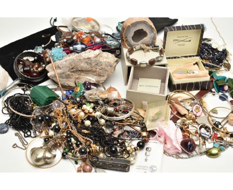 A BOX OF ASSORTED COSTUME JEWELLERY AND OTHER ITEMS, to include various beaded necklaces, bracelets, earrings etc, a quartz g