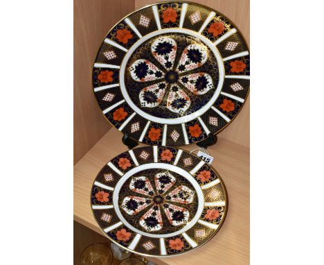 TWO ROYAL CROWN DERBY IMARI 1128 PLATES, comprising a tea plate diameter 21.5cm, and a dinner plate diameter 26.5cm (2) (Cond
