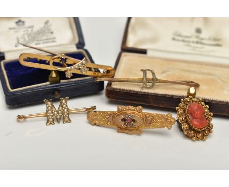 FIVE BROOCHES, to include a split pearl initial 'M' brooch unclear mark, a yellow metal initial 'D' bar brooch stamped 9ct fi