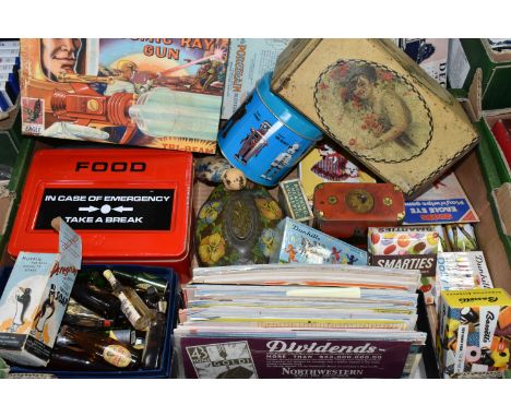 A QUANTITY OF MAINLY VINTAGE PACKAGING AND ADVERTISING EPHEMERA ETC., to include Victory V tin, Bluebird Toffee tin, Oxo Mone