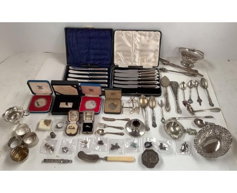 Quantity of silver and silver plate, jewellery to include bon bon dish &amp; basket, cream jug, tea strainer, caddy spoon, na