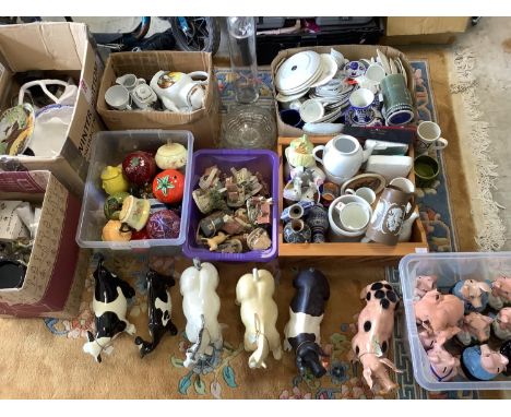 Qty of ceramics to include Natwest piggy banks, Wade, Sue Masters ceramic pigs, horses, cows etc, Lilliput Lane &amp; Cooteys