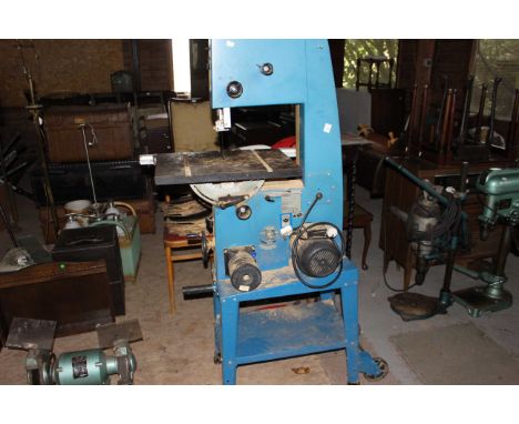 Large professional workshop bandsaw. (Untested)