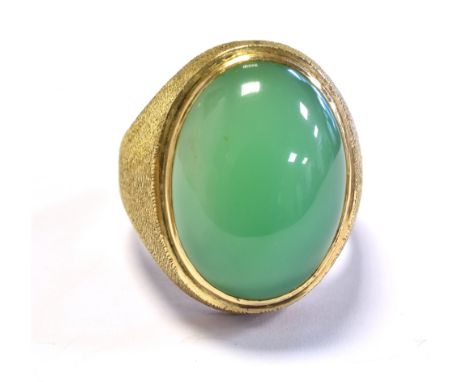 18CT GOLD &amp; CHRYSOPRASE RING bezel set with a 18.5 x 14.7mm, oval chrysoprase cabochon stone, decorated with satin textur