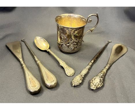 ANTIQUE STERLING SILVER ITEMS to include an Art Nouveau, floral and foliate embossed mug, hallmarked Sheffield 1903.  Also si