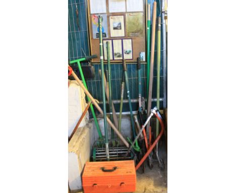 Collection of useful garden tools, including lawn scarifier, loppers, saw, shears, hoe, pick axe etc.(B.P. 24% incl. VAT)