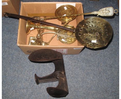 Box of assorted metalware and brassware to include: Shoe last cream skimmer, coracleman, toasting fork and other items. (B.P.