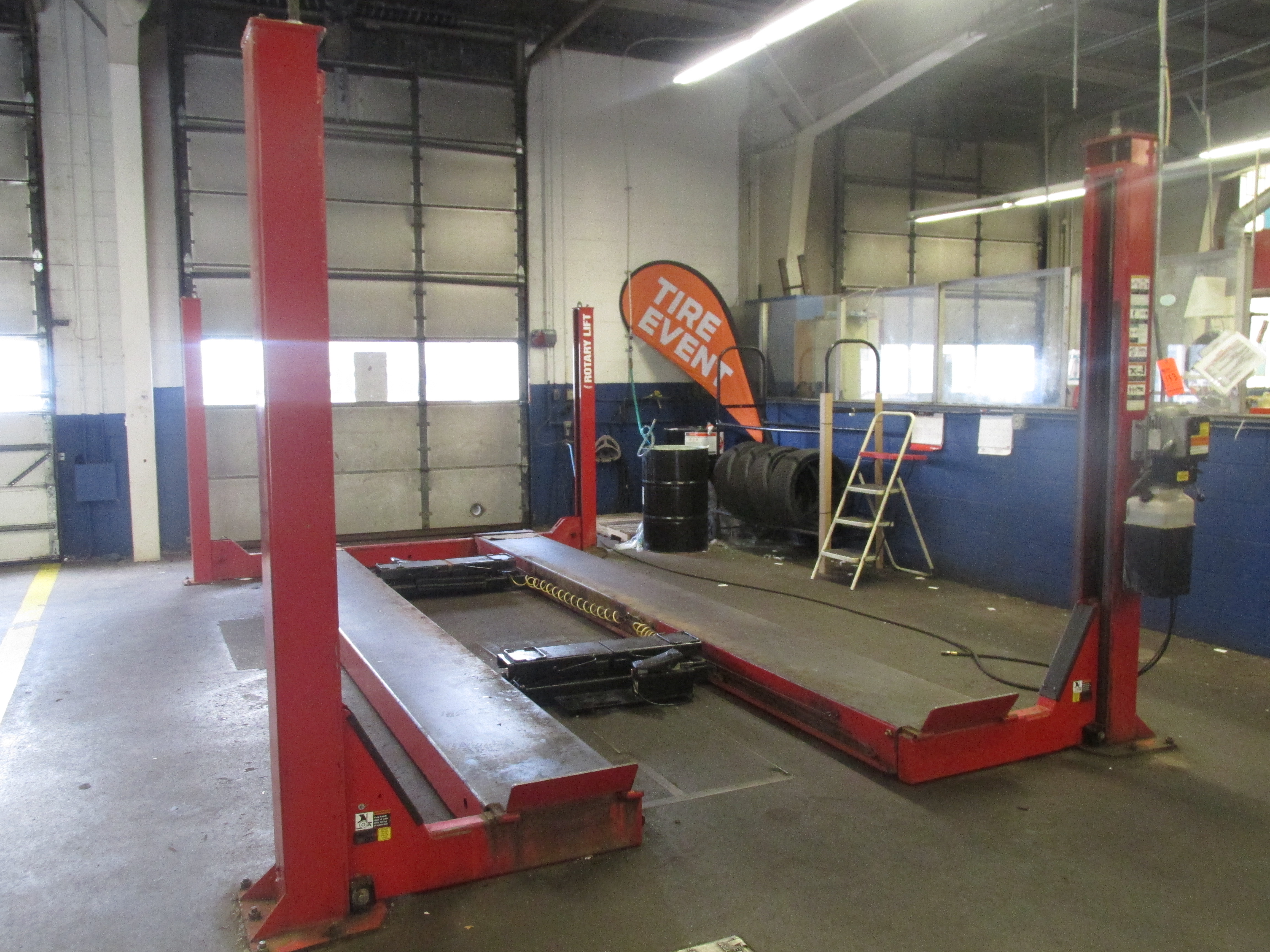 Rotary 4-post Flat Rack Drive On Vehicle Lift, 14000 Lb Capacity, With 