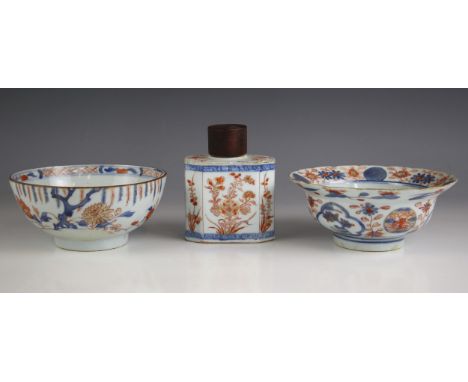 A Chinese porcelain Imari tea caddy, Kangxi (1662-1722), of canted rectangular form decorated with floral panels, with later 