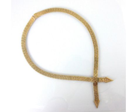 A 9ct yellow gold necklace, the textured links leading to two arrow shaped terminals within plain polished detail, stamped ‘R