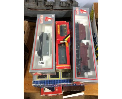 A quantity of modern '0' gauge and '00' gauge model railway