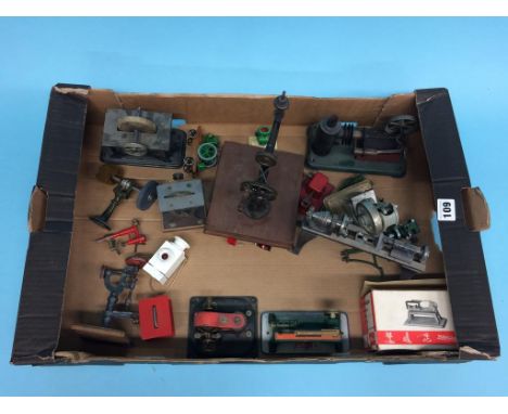 A tray of miniature engineering machinery to include a lathe, pillar drill, grinder, saw bench etc.