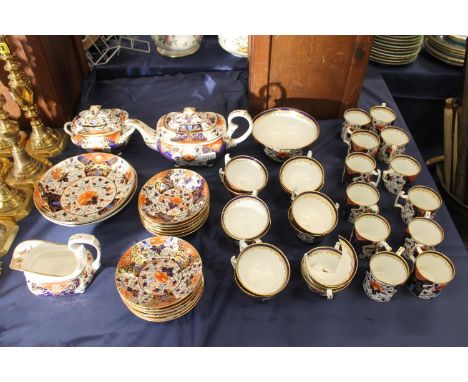 Antique Derby Imari pattern tea set comprising teapot, sugar bowl and cover (sucrier), cream jug, slop bowl, 12 saucers, 11 t